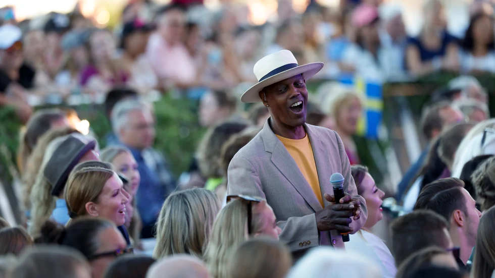Eric Bibb, här fångad under Allsång på Skansen förra sommaren. 