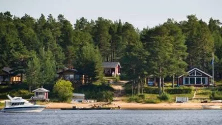 Luleå kommun vill inte ha ett schablonmässigt strandskydd på 300 meter i skärgården. Det skulle stoppa utvecklingen, tycker politikerna.FOTO: Simon Eliasson
