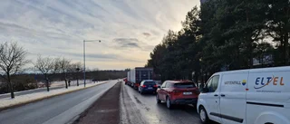 Långa köer på Kungsängsleden efter olycka