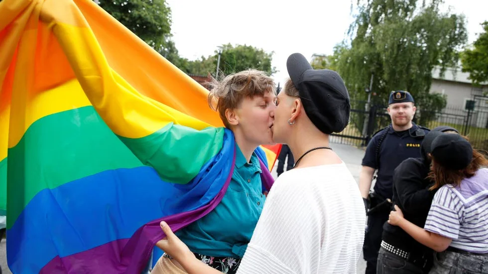 Om en vecka invigs friidrotts-VM i Ryssland, och Peter Swedenmark hoppas att HBT-aktivister då protesterar mot landets homolagar. I förrgår hölls protester utanför Rysslands ambassad i Stockholm.