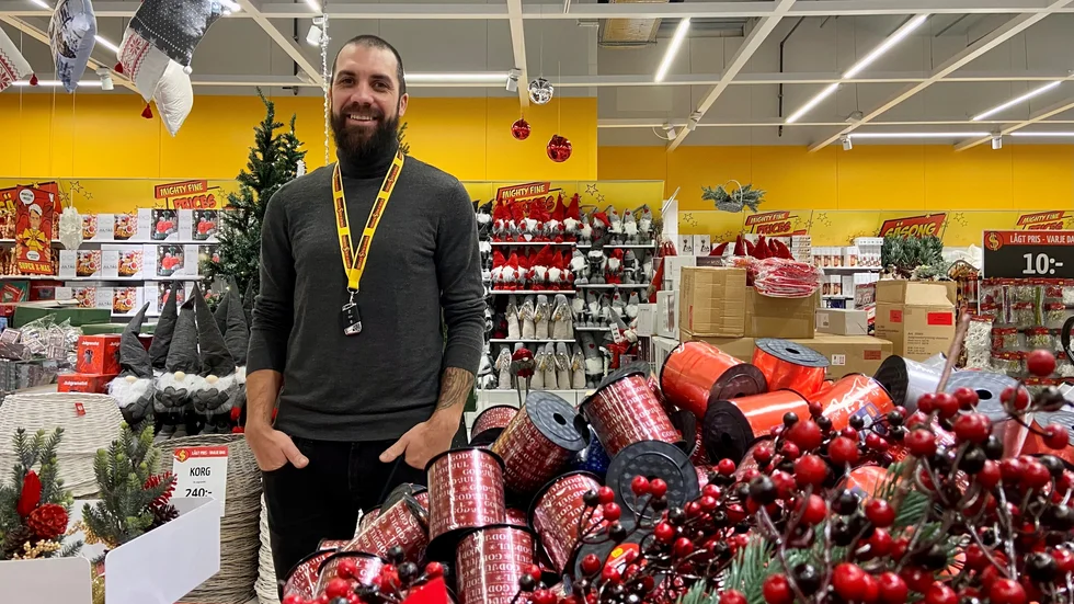 Nebil Davidsson, distriktschef på Dollarstore, är nöjd med julhandeln som drog igång i helgen. "Annars är vi starka på tvål, schampo och skönhetsprodukter, men även regöringsmedel, tvättmedel och liknande".