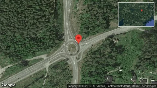 Flera stillastående lastbilar på väg 55