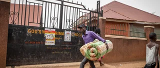 Skolor stängda i Ugandas kamp mot ebola