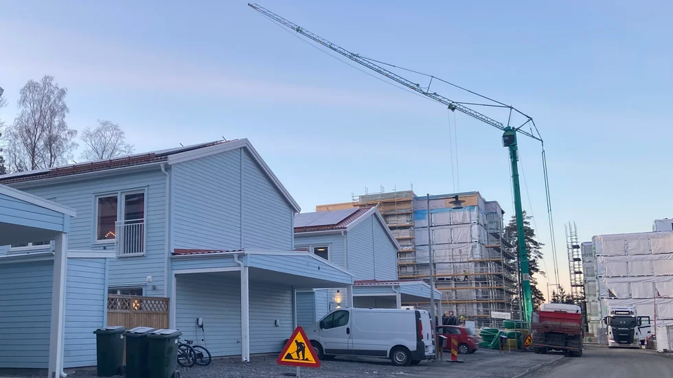 Jägarbacken med sina nya höghus stängs av för genomfart i preliminärt tre veckor.