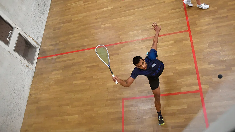 Skellefteå Squashklubbs etta Mahesh Mangaonkar imponerande på hemmaplan och vann båda sina singlar klart.