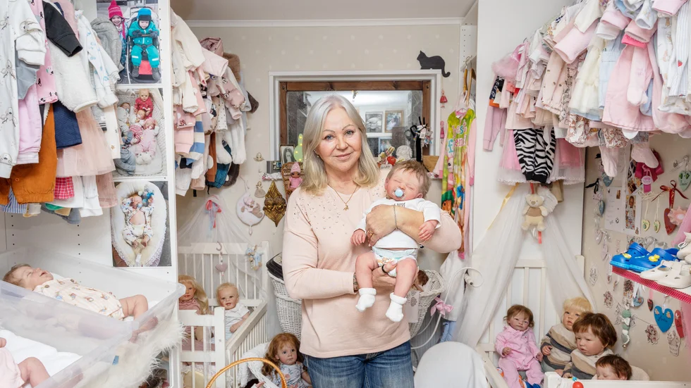 "De som samlar är vilka som helst som har ett dockintresse. Det är inte konstigare än att samla på gamla mynt", säger Maria Sjöholm.