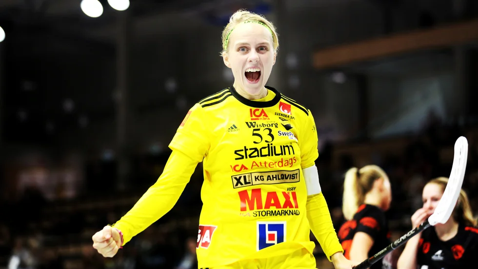 Elin Roos ger euforin ett ansikte. Mot nykomlingen Åkersberga ville bollen först inte in för Endre, men när den första reduceringen väl satt lättade det ordentligt, för Endre i allmänhet och Roos i synnerhet. Roos stod för ytterligare fem mål i matchen och gjorde sammanlagt åtta poäng (6+2).
