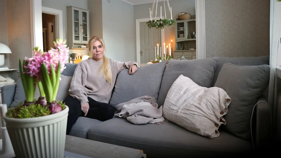 Hemma hos Emma Sundström har julen fått ta plats genom bland annat hyacint, mossa och gran. Även annat julpynt och stjärnor i alla dess former. "Jag gillar det här myset som är, hemmamyset med allt vad det innebär och traditioner."