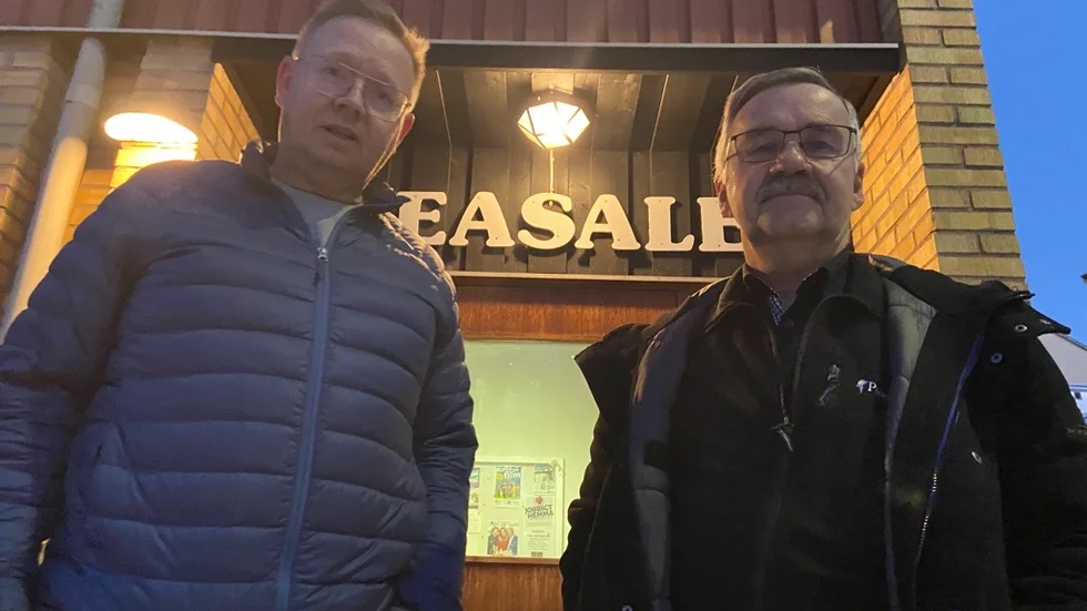 IOGT-NTO:s lokala ordförande Jimmy Alexandersson och kassören Thomas Karlsson säger att det vore bra för föräldrar att avstå alkoholen under julhelgen för att prioritera barnen.