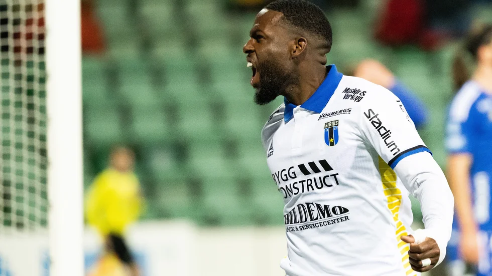 Glädjevrål efter 3-2-målet i Sundsvall. 