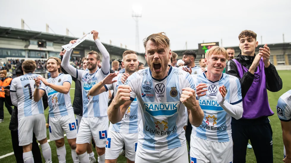 Med sitt matchvinnande 1–0-mål nio minuter från slutet kunde Leo Englund säkerställa att Gefle IF vinner Ettan norra och därmed är uppflyttningen till superettan ett faktum.