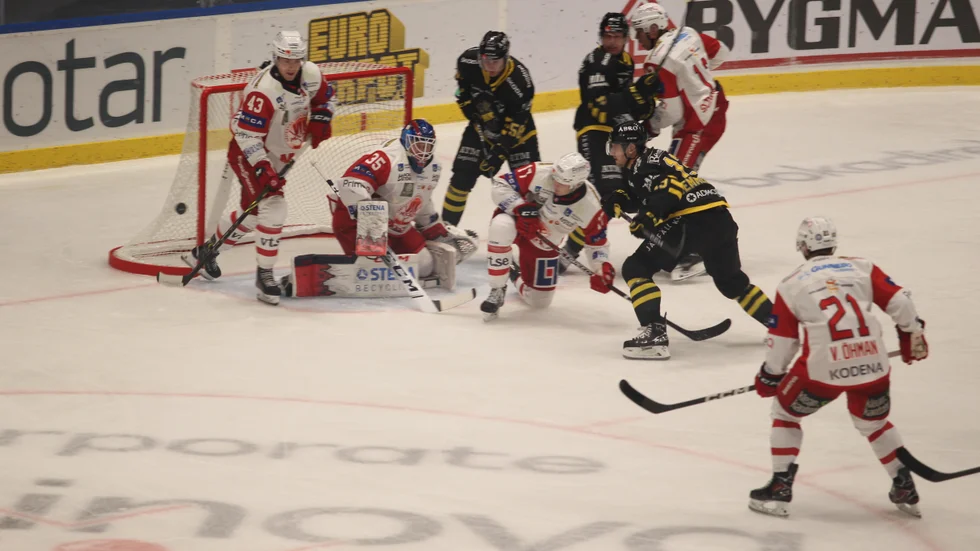 Det blev en svettig afton för Emil Kruse i VIK-målet.
