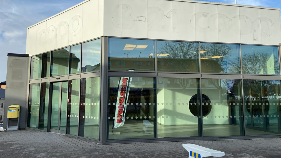 Sedan en vecka tillbaka genomför Byggklason ett rivningsarbete i Coops gamla lokaler.