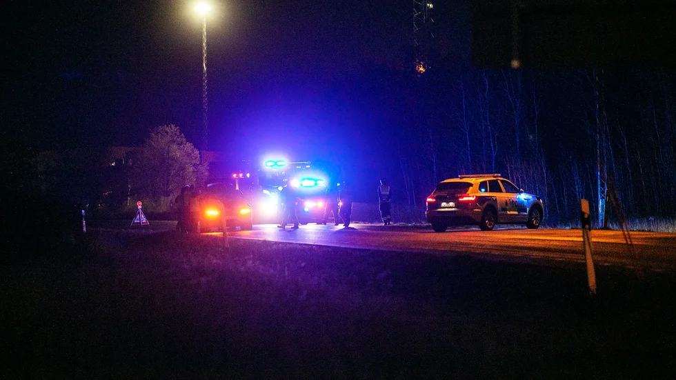 En person ska vid olyckan ha blivit påkörd av en personbil på Visbyleden.