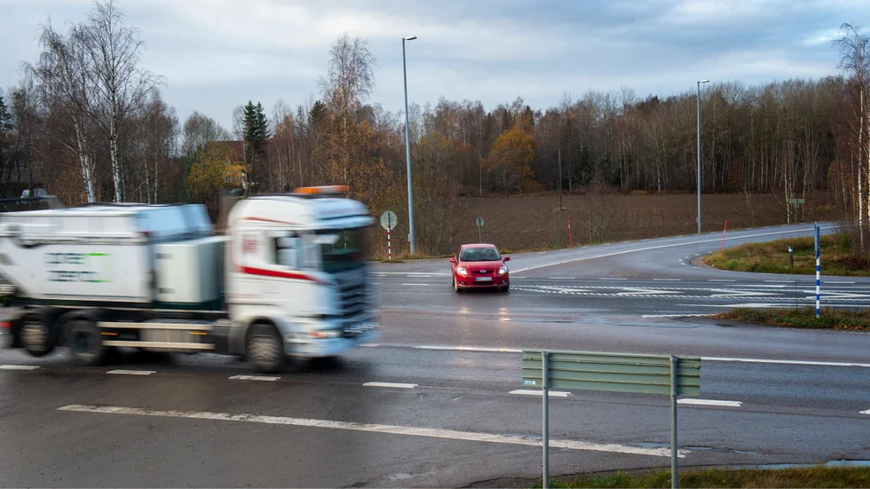 Insändarskribenten beskriver Nävekvarskorset som livsfarligt.