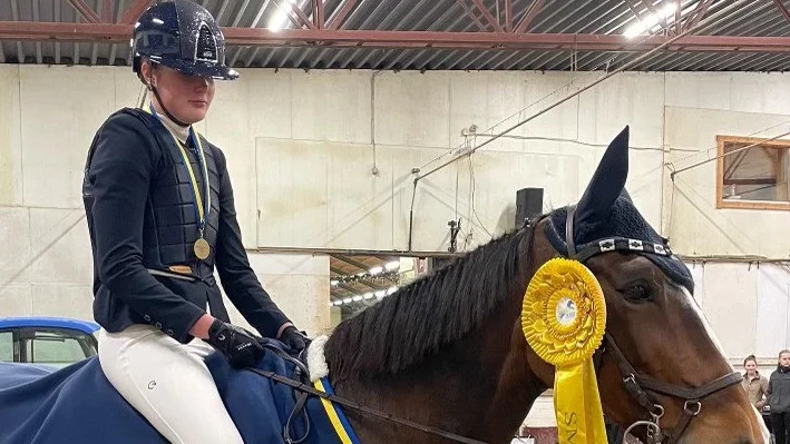 Nora Andersson red Matilda i childrenklassen, nästa helg är det junior-SM och då väljer hon Nilia.
