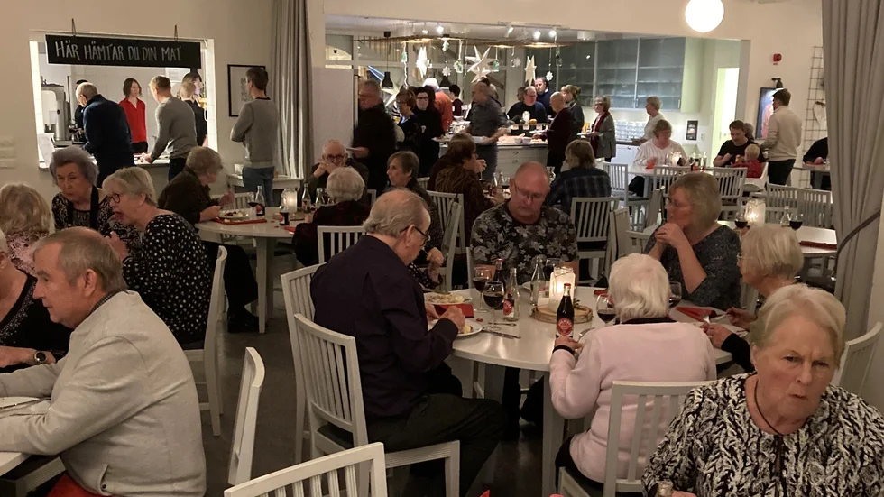 Efter årsmötet bjöds medlemmarna på julbord på Storstrand för att fira föreningens 30 aktiva år.