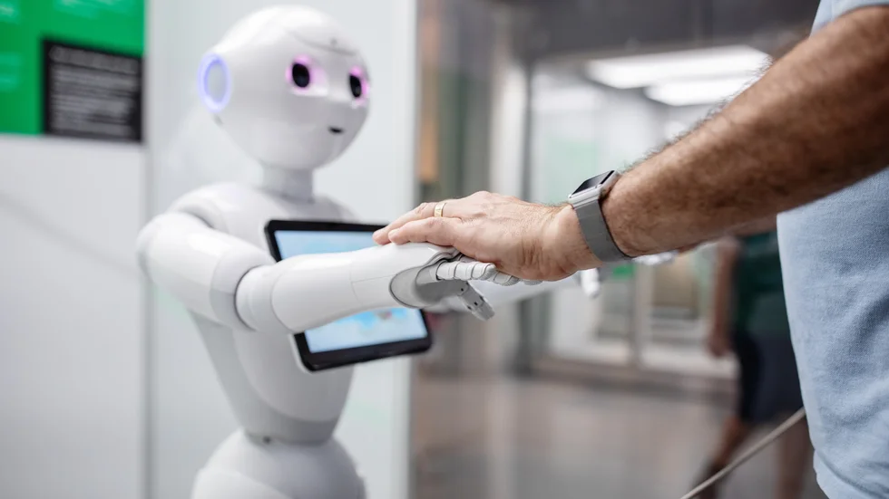 "Kommer robotarna ta över? Dags att hålla koll på AI. Men spelar det någon roll, har vi en plan B eller plan C för hur vi vill leva våra liv? Vem ska bestämma detta, techindustrin eller vi medborgare?".