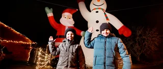 Eskilstunaborna vallfärdar till gigantisk snögubbe – är högre än ett tvåvåningshus: "Hittade ingen större" • Vilda planerna inför nästa jul