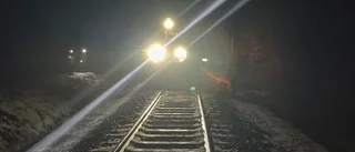 Här körde tåget på ett träd – alla fick evakueras • Så påverkas trafiken under julhelgen
