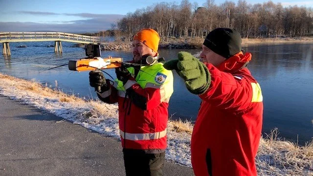 Totalt deltog 20 personer i olika grupperingar under onsdagens övning där de fick testa att pejla en nödsändare.