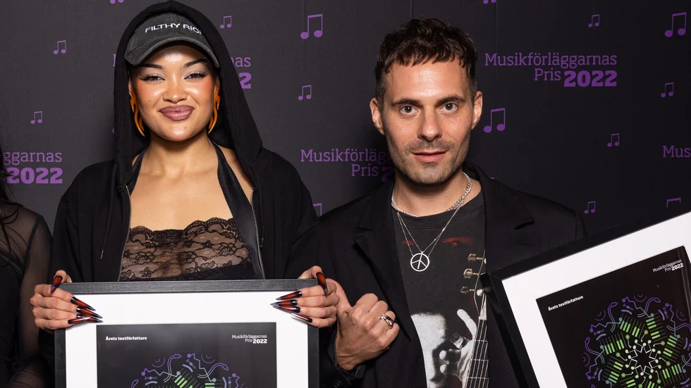 Daniela Rathana och Oskar Linnros utsågs tillsammans med Mapei (som inte var på plats) till årets textförfattare under utdelningen av Musikförläggarnas pris.