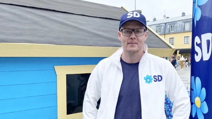 Sverigedemokraternas Petter Nilsson får en kvarts miljon kronor tillbaka från regionen.