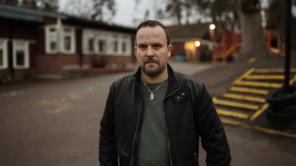 "Jag tycker inte att man har beaktat barnens bästa överhuvudtaget", säger föräldern Jim Dahlqvist om att kommunen nästa höst flyttar årskurs 6 på Lagga skola till Valloxskolan en mil bort.