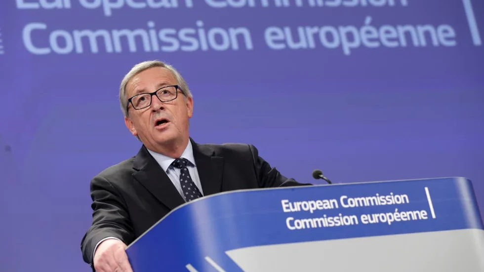 EUROPAS FRAMTID? I spetsen för EU-kommissionen står Jean-Claude Juncker, en avdankad luxemburgsk kristdemokrat, vars främsta nationella merit är att ha gjort sitt lilla land till ett skatteparadis på det övriga Europas bekostnad.
