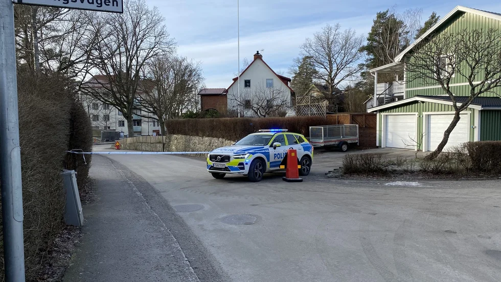 Polisen upprättade avspärrningar i Finspång efter att ha larmats om ett misstänkt farligt föremål.