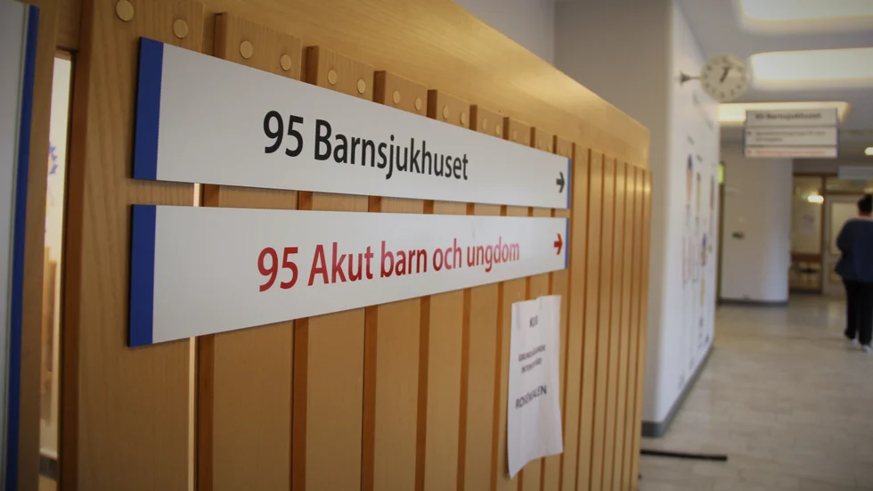 Barnaktuen har en ansträngd situation just nu och de med lägre prioritet kan få vänta länge innan de får vård.