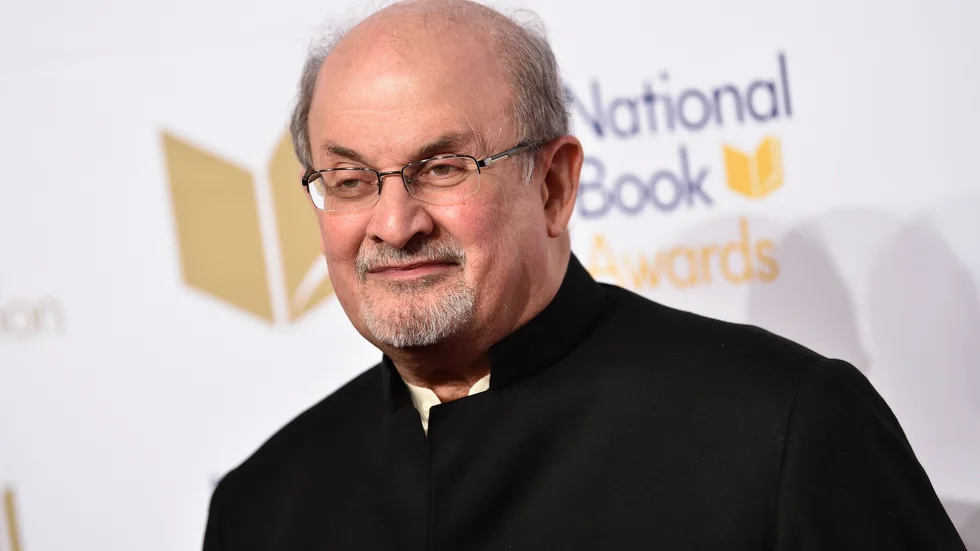 Salman Rushdie uttalar sig för första gången om attacken mot honom. Arkivbild.