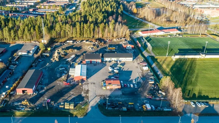 
View from the east, with the Södra Sunnanå residential area in the background.