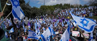 Netanyahu tar kritiserat lagförslag vidare