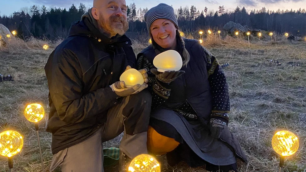 Martin och Nina Wande i föreningen Idéfarmarna är några av entusiasterna bakom lördagens ljusfestival i Dunker.