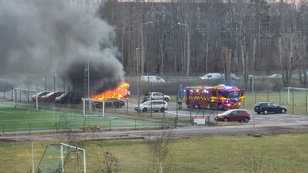 En husbil började brinna i Ektorp på torsdagen.