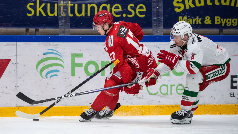 Valdemar Johansson, här i en tidigare match mot Mora, gjorde Almtunas mål i fredagens match. Ais plockade ut målvakten och var nära att kvittera i slutsekunderna.