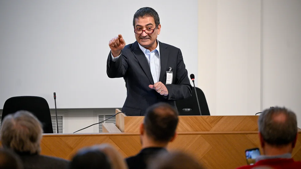 Forskaren Sameh Egyptson presenterade i torsdags sin uppmärksammade avhandling under ett riksdagsseminarium. 