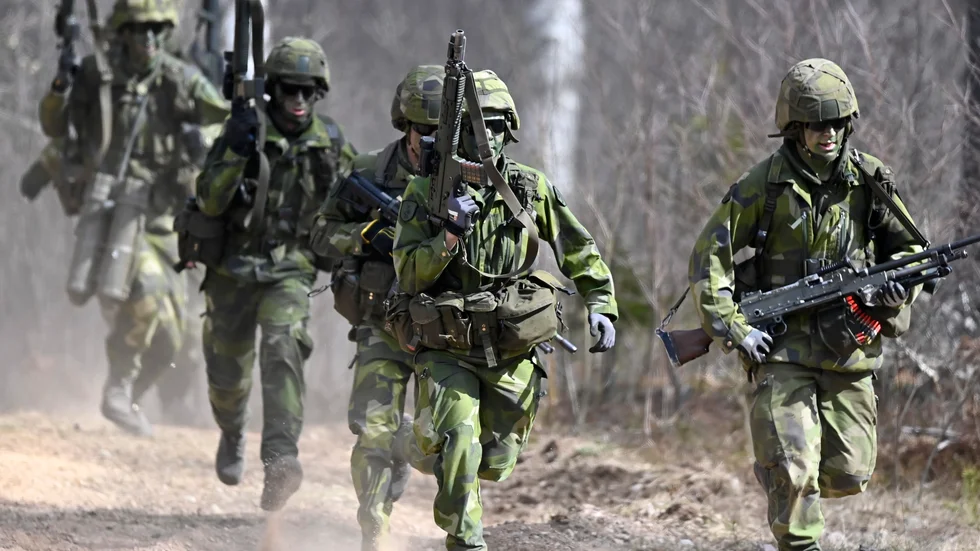 Skribenten tycker att nackdelarna överväger fördelarna för ett eventuellt svenskt Nato-medlemskap.