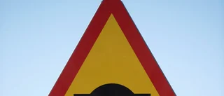 Här kör man slalom med bilen  