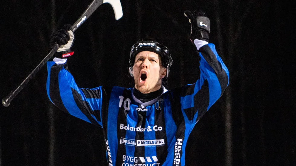 Ted Bergström hade all anledning att jubla efter segern mot Motala.Han gjorde Sirius båda mål och nu är laget klart för kvartsfinal mot Villa.