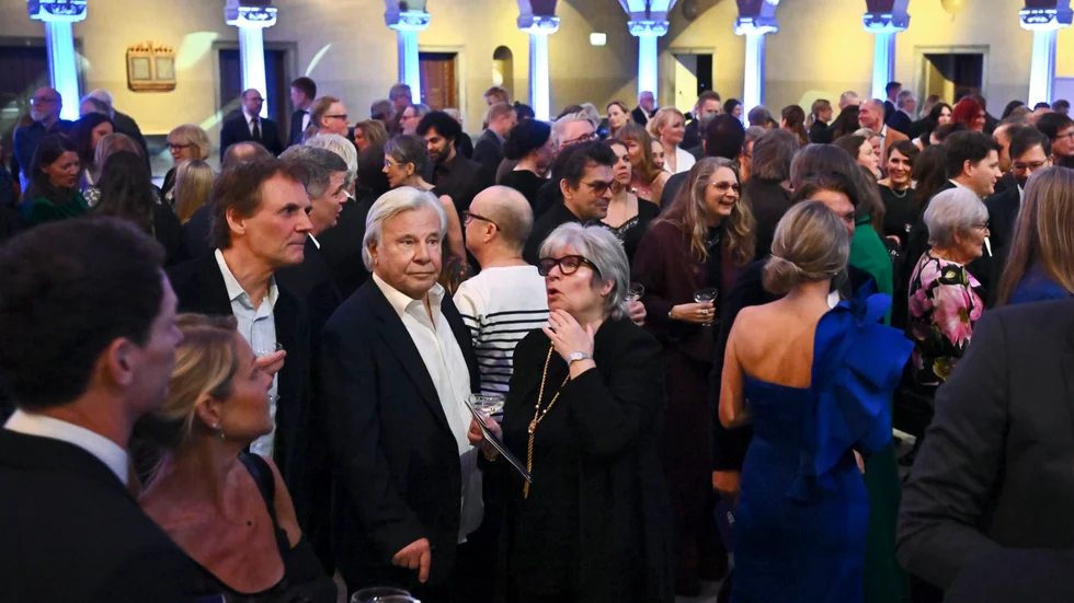 Bokförlaget Norstedts firar 200 år med fest i Stockholms stadshus. Bland gästerna syntes författaren Jan Guillou, hustrun och förläggaren Ann-Marie Skarp och programledaren Micke Leijnegard.