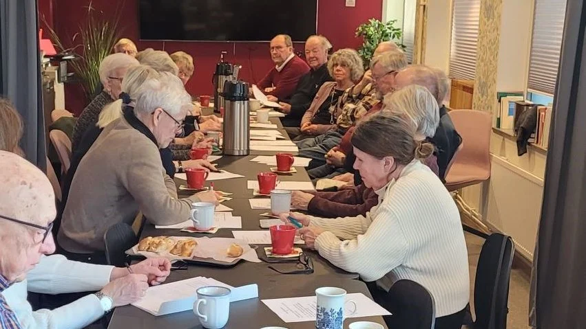 På årsmötet diskuterades flera viktiga förslag, bland annat gratis bussresor dagtid för pensionärer och krav på att alla banker måste acceptera kontanter.