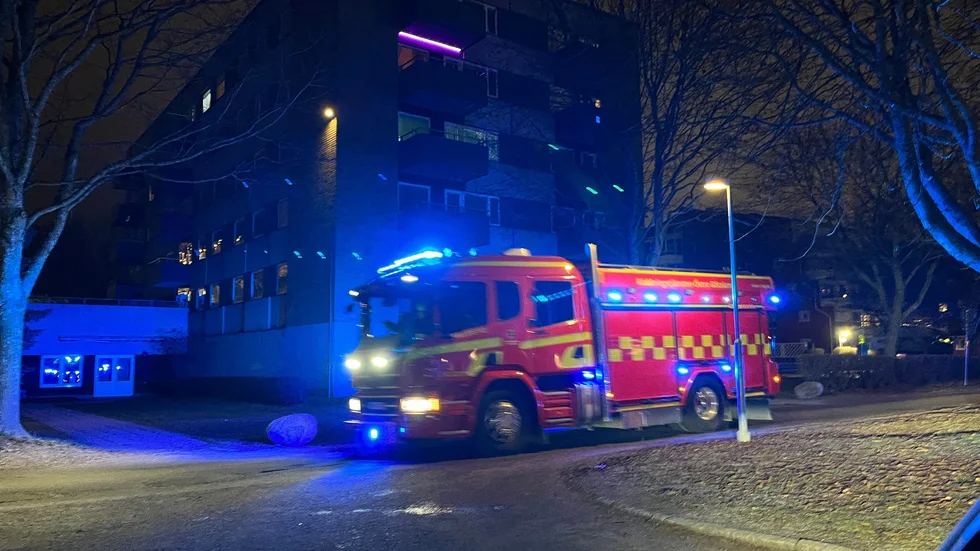 Räddningstjänsten var på plats i Skäggetorp Centrum efter larm om röklukt i källaren i ett flerfamiljshus. Men någon brand hittades aldrig.