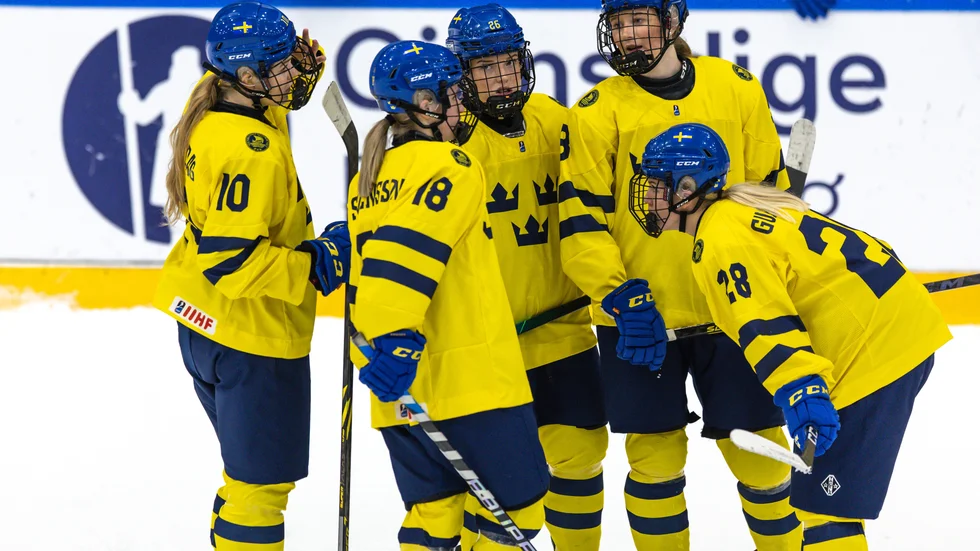 Hilda Svensson, tvåa från vänster, gör debut i Damkronorna. Arkivbild.