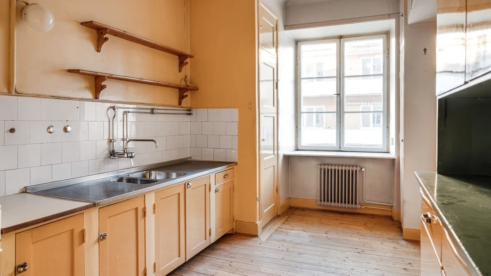 Köket i lägenheten på Vindhemsgatan med originaldelar från 1920-talet.
