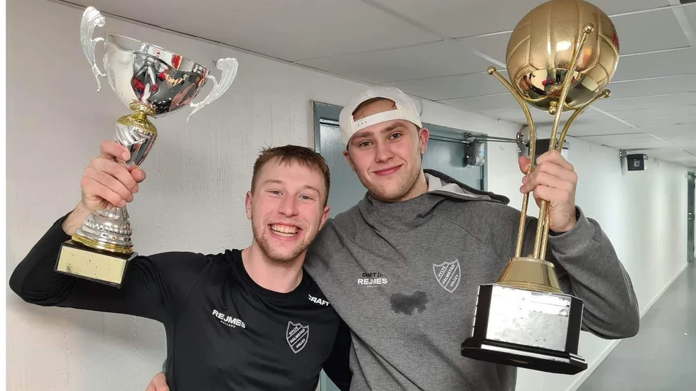 Joel Andersson och Linus Nilsson fick lyfta Gran prix-bucklan efter att ha vunnit båda sina matcher med 3–0.