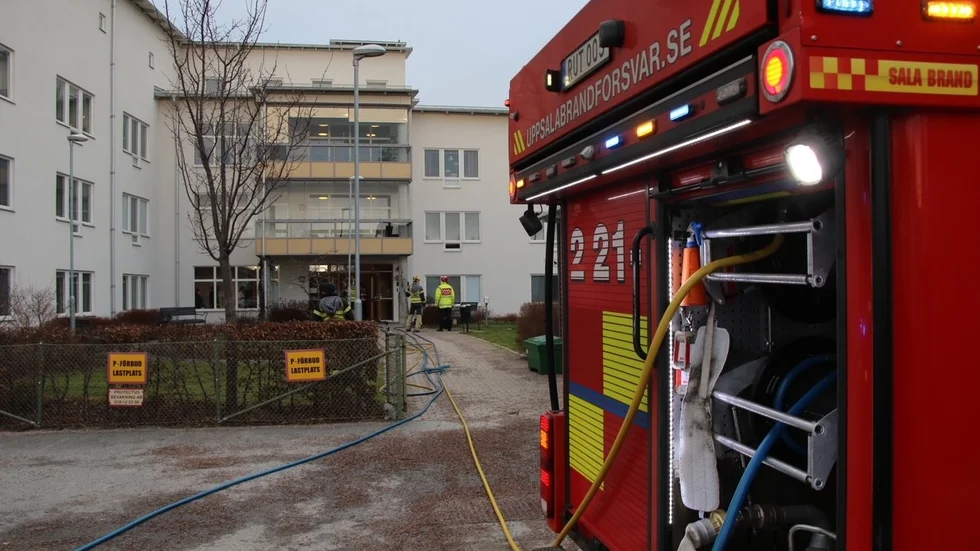 Vid lunchtid på torsdagen inkom ett larm om en brand på ett äldreboende i Nyby. Visade sig vara något litet som brann i entrén, möjligtvis en pappersbit.