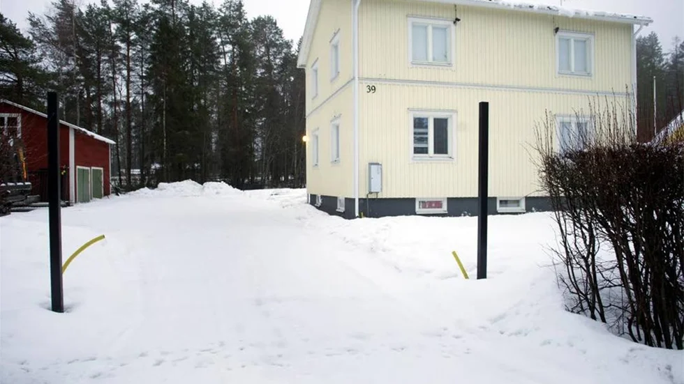 Nära Luleälven och bara tio minuter från centrum. Det här huset är Hells Angels nya bas i Luleå. Övervakningskameror har satts upp, huset rustas och en grind håller också på att byggas.
