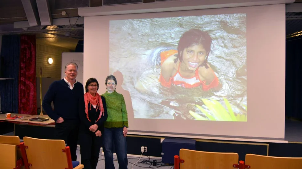 VÄLGÖRENHET. Jörgen Wrengbro föreläste och visade bilder från Bolivia. På bild är Jörgen Wrengbro, Solveig Wrengbro och Susanna Leijer.